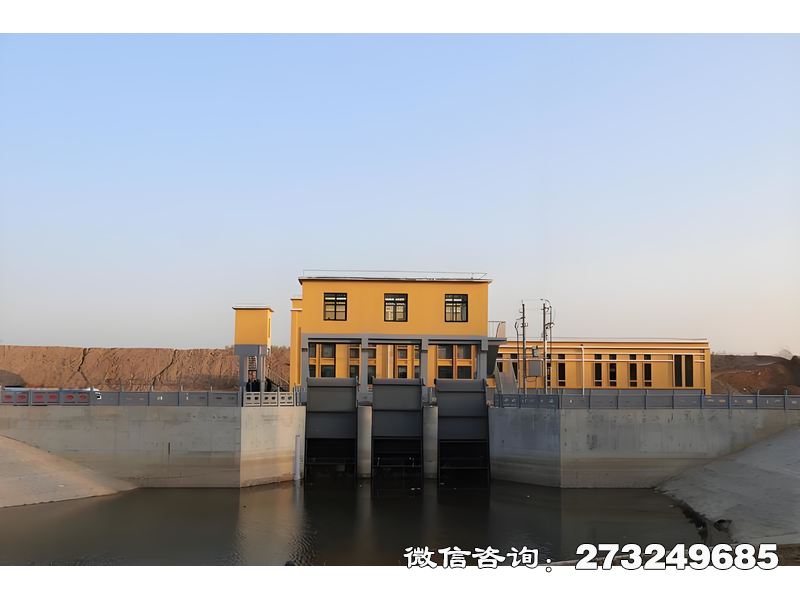 河道泵站闸门是河道综合治理的重要设施，用于调节水位、防洪排涝及生态补水。适用于江河湖泊泵站、生态保护区，支持手动/电动调节开度。设备采用钢制或铸铁结构，适配复杂水流条件。价格受闸门尺寸、材质及安装环境影响，建议直接联系厂家获取定制方案及报价。厂家提供河道勘测、安装调试及生态流量调控服务，兼顾防洪安全与生态保护需求。